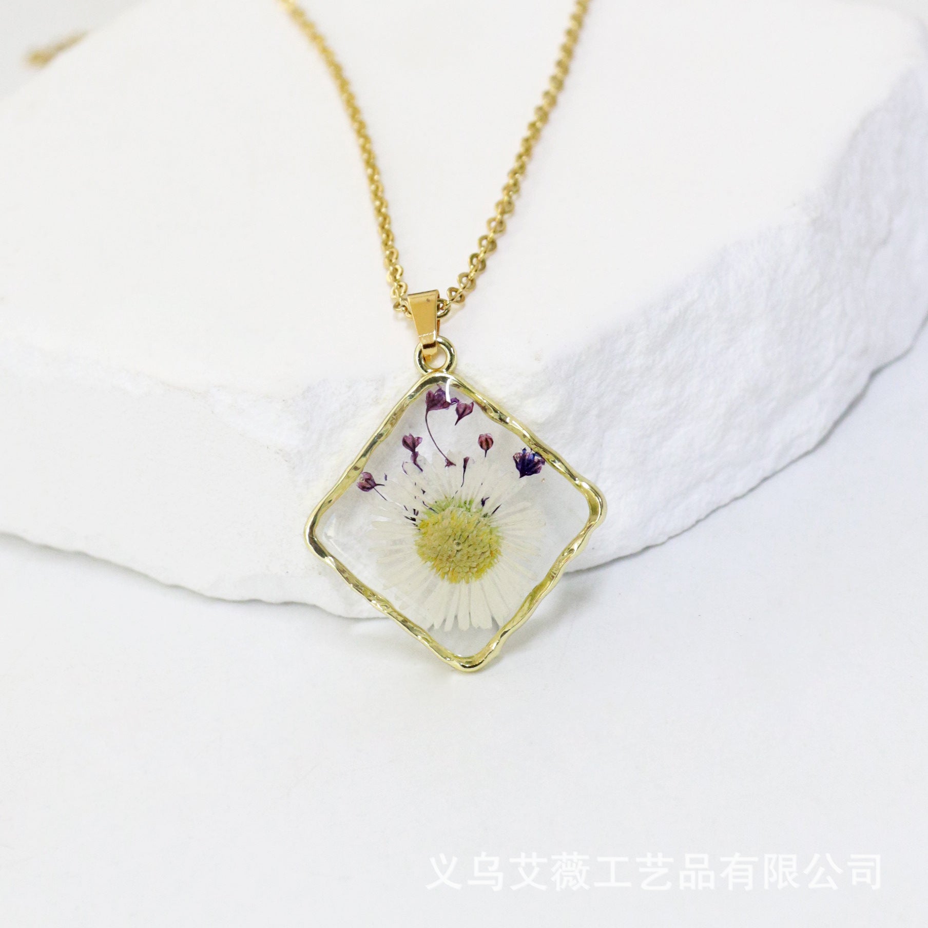 Wholesale 6pcs Natural Plant Specimen Real Flower Resin Dripping Glue Necklace