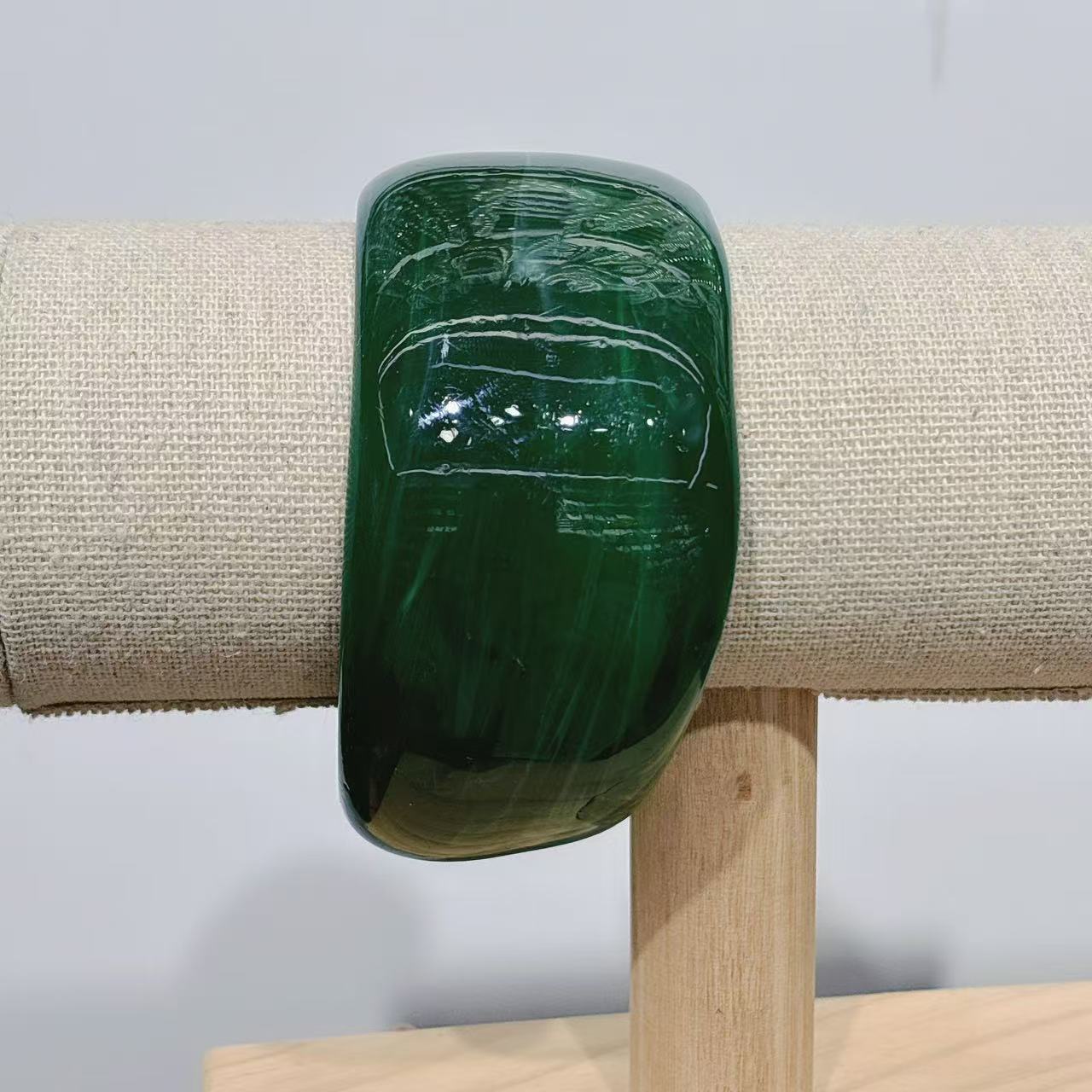 Wholesale Resin oval wide version geometric arc resin smudged coffee color bracelet spring and summer bracelet