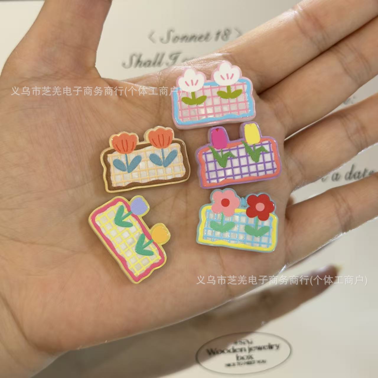 Wholesale 10pcs embossed colorful cute flower acrylic beads