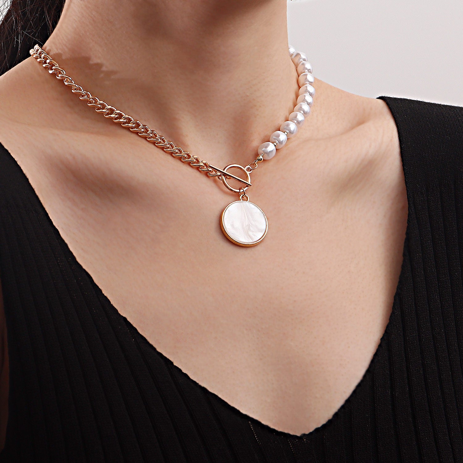 Wholesale Pearl Splicing Chain Imitation Fritillaria Pendant Alloy Necklace