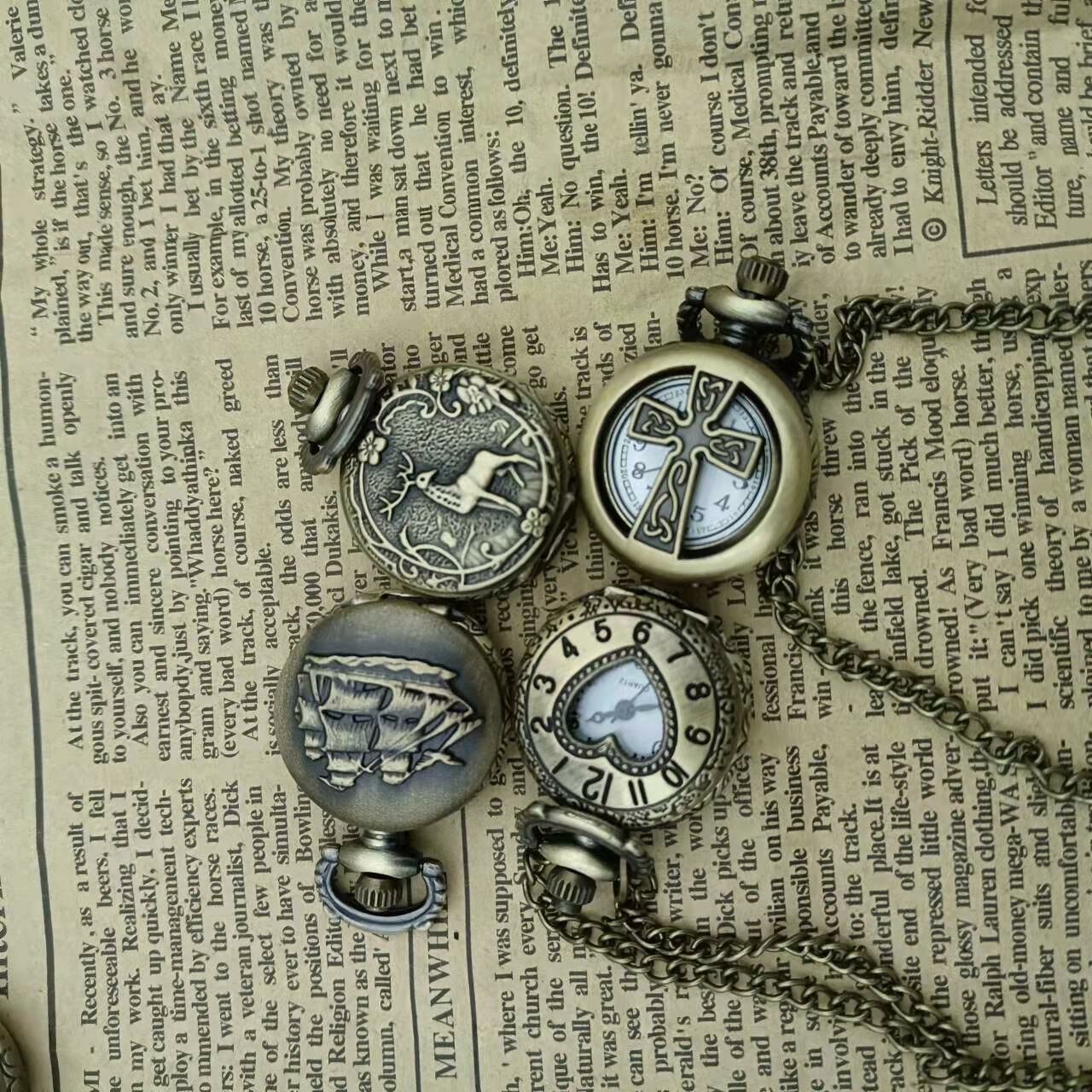 Wholesale Vintage small quartz heart-shaped hollow gear pocket watch