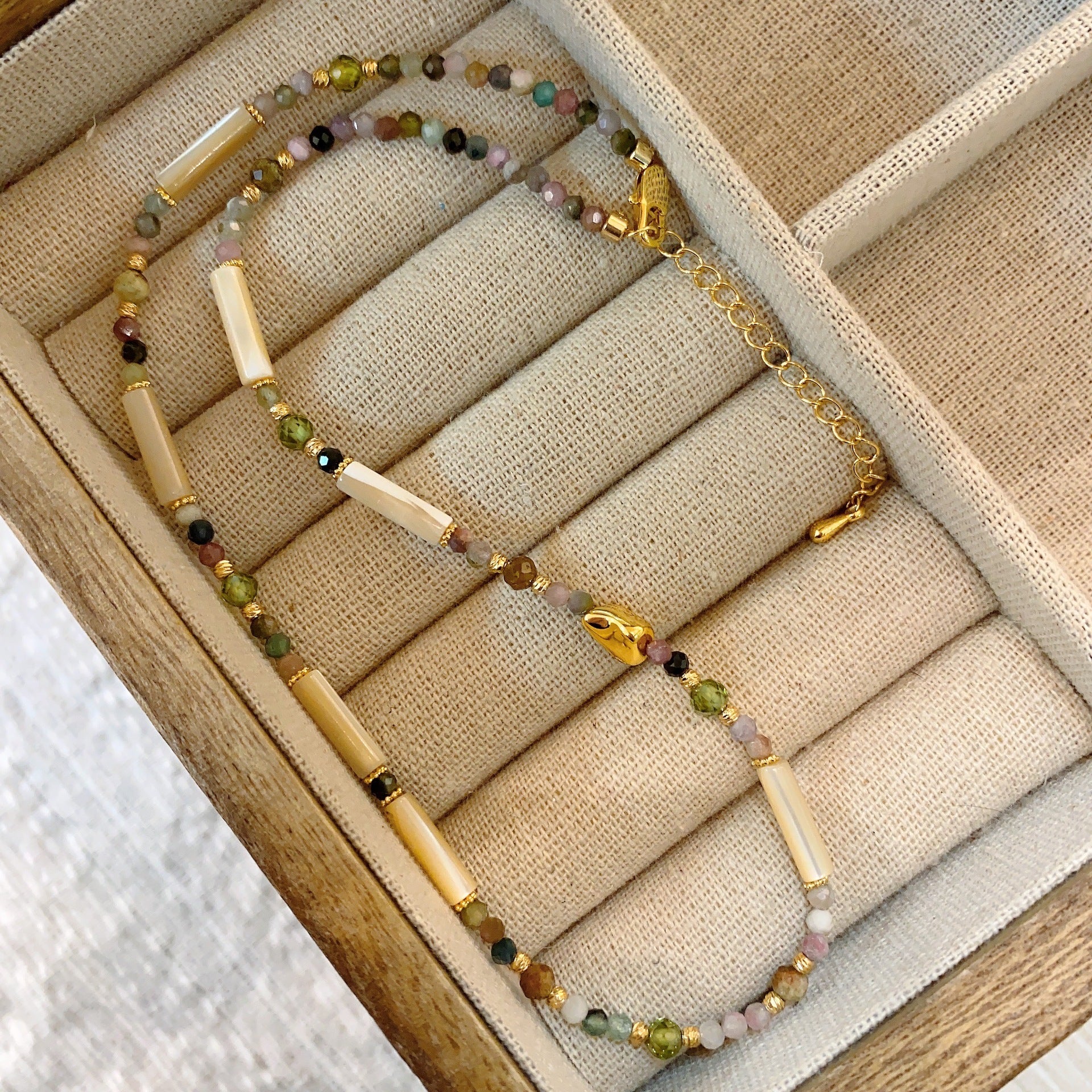 Wholesale Natural Stone Freshwater Pearl Colored Glass Beaded Necklace