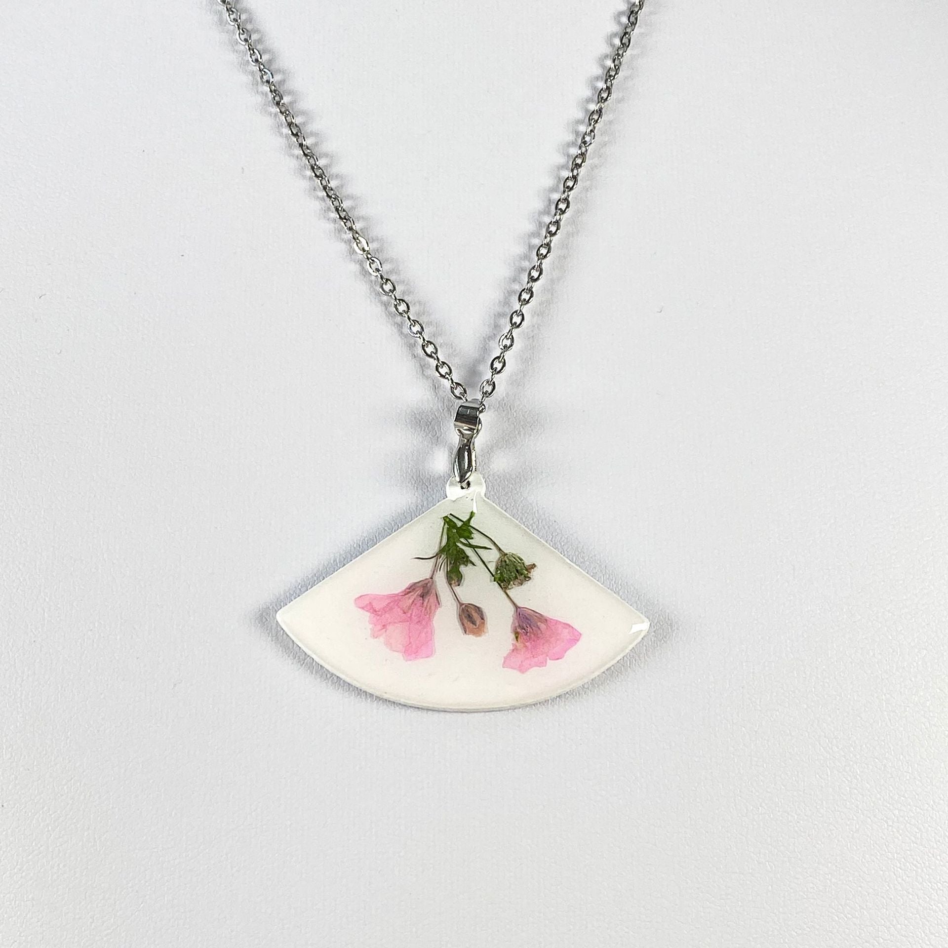 Wholesale 6pcs Fan Shape Creative Natural Dried Flower Specimen Necklace