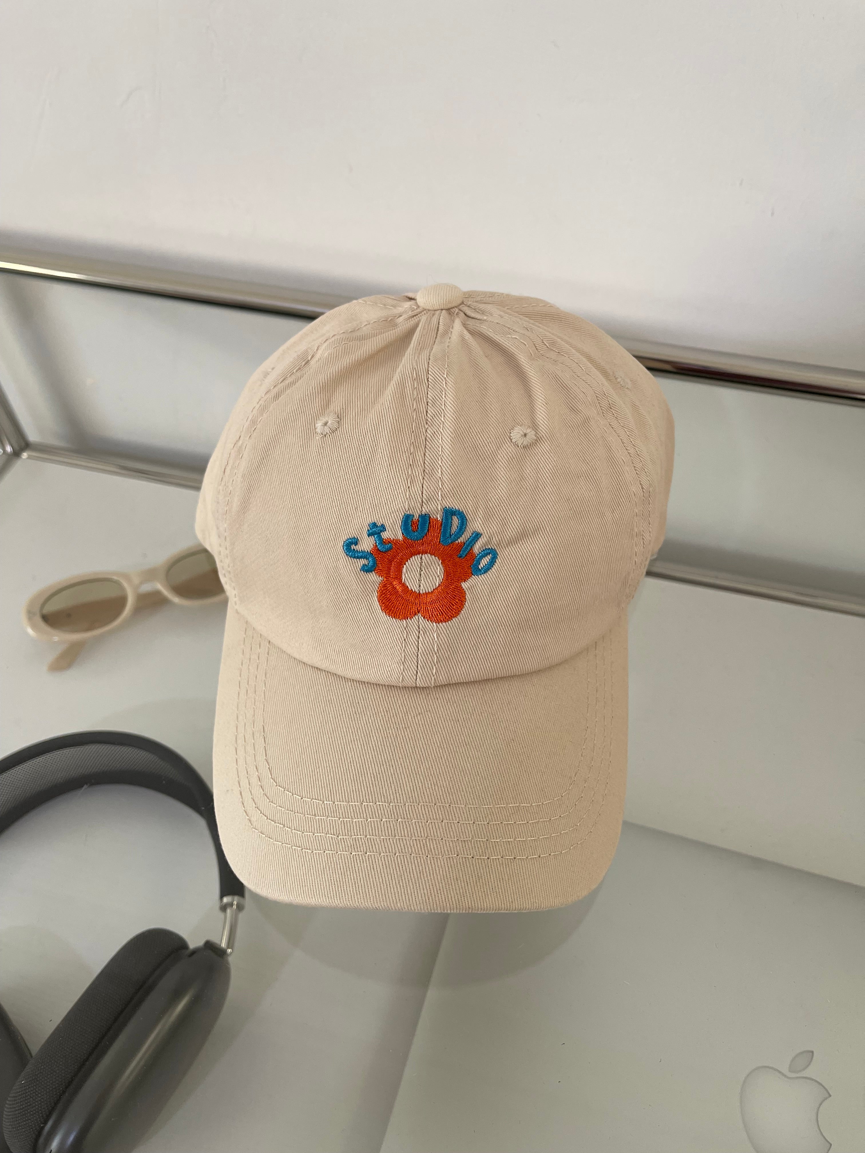 Wholesale Contrast Color Small Flower STUDIO Embroidery Soft Top Baseball Cap