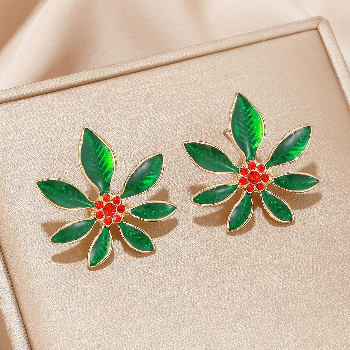 Wholesale Christmas red and green color scheme snowflake earrings