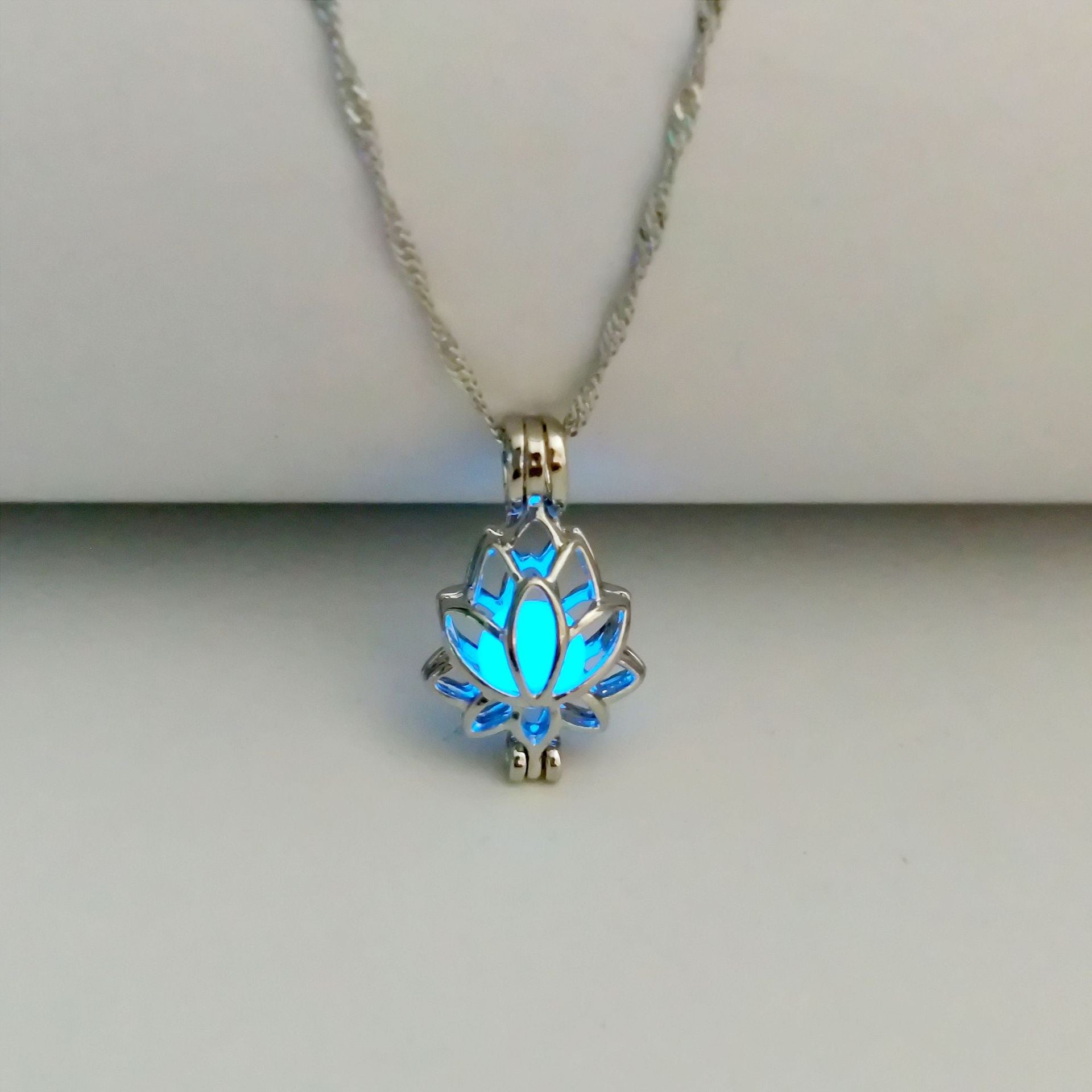 Wholesale Luminous Lotus Pendant Alloy Necklace