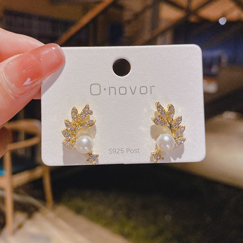 Wholesale S925 silver needle leaf rose small fresh flower earrings