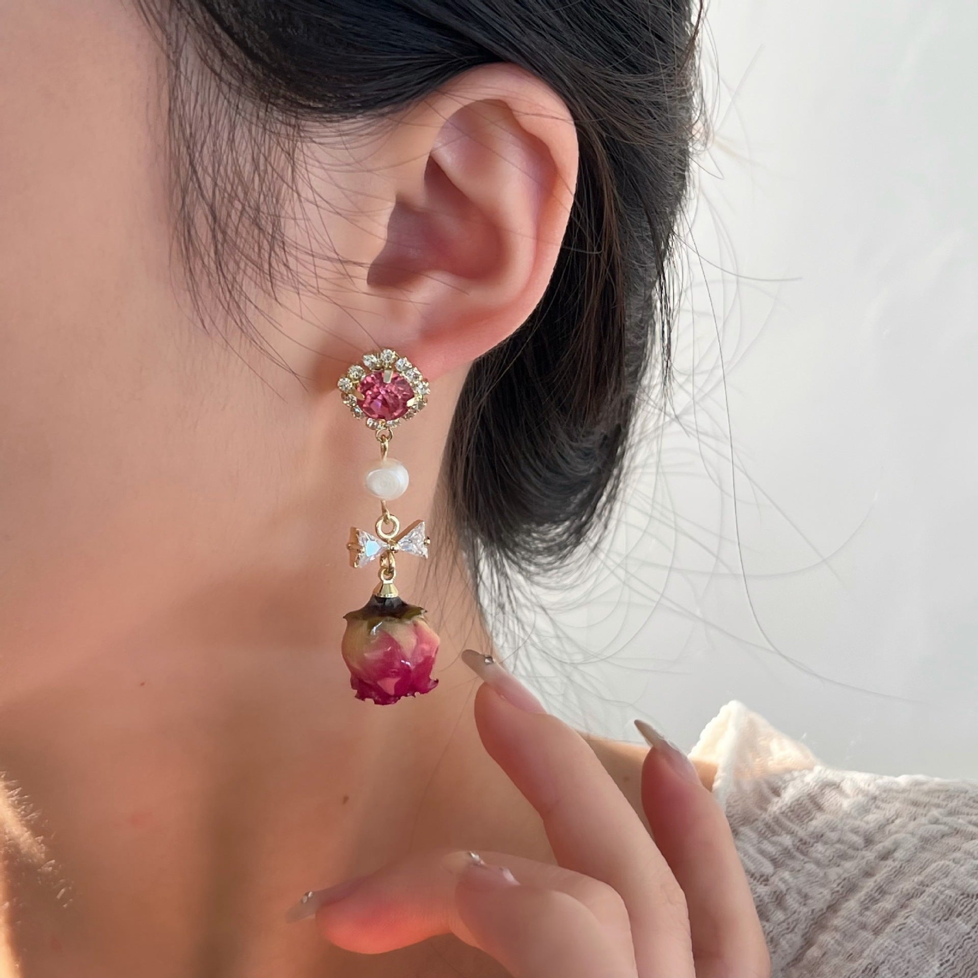 Wholesale Elegant Temperament Everlasting Flower Retro Forest Pearl Rose Earrings