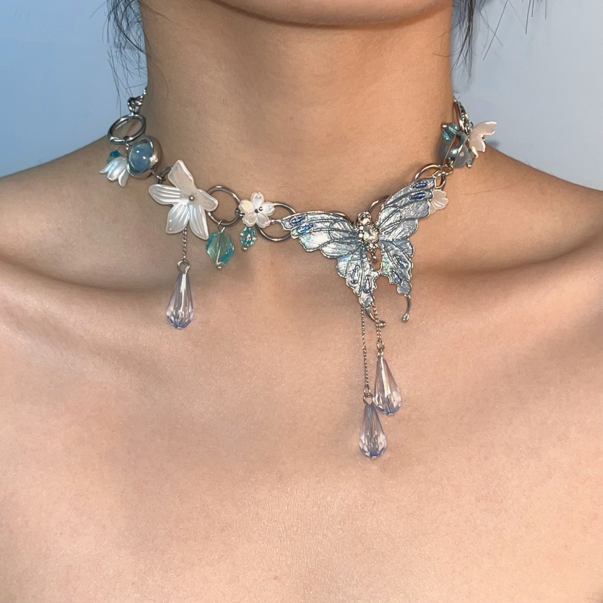 Wholesale Bohemian distressed flower pendant metal necklace