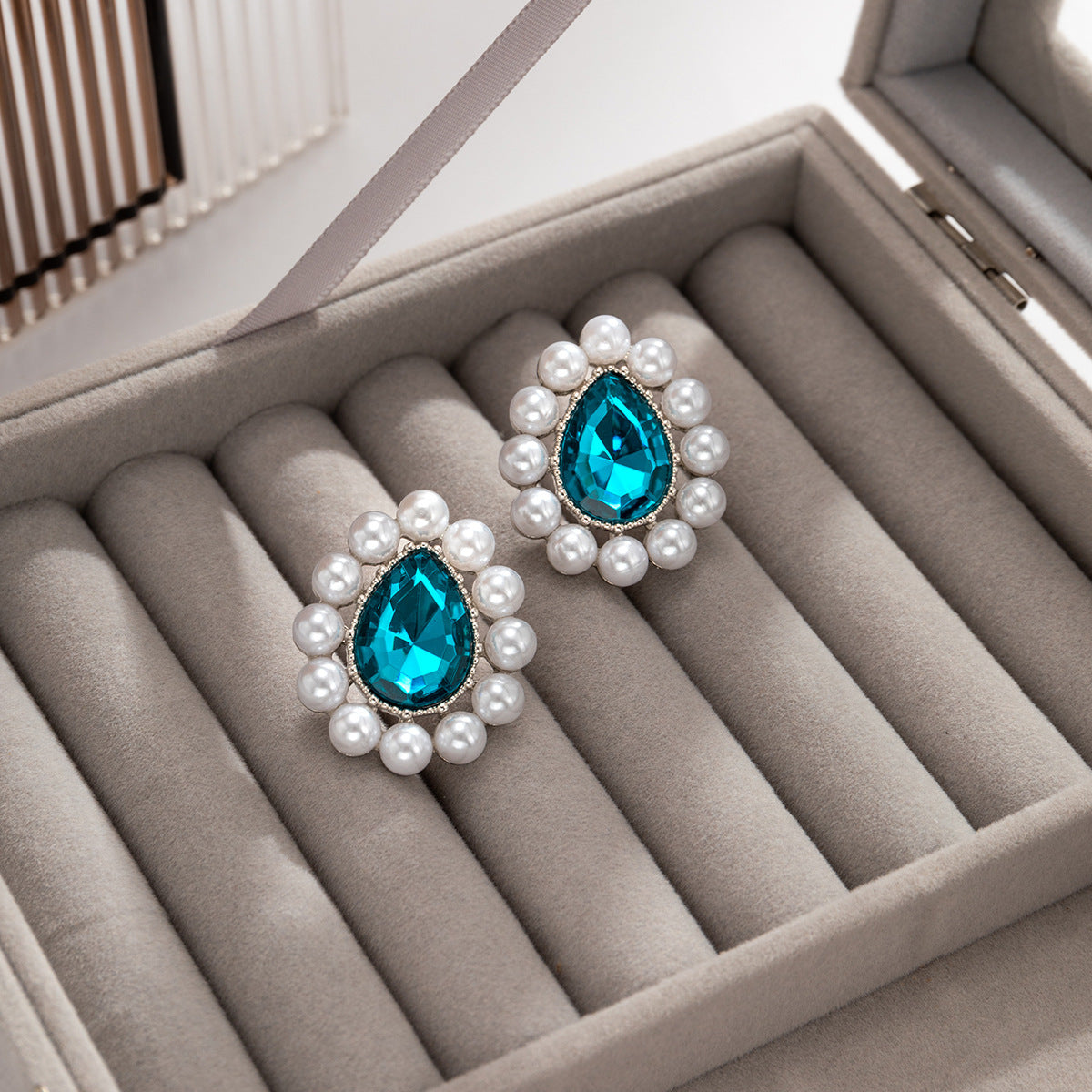 Wholesale Vintage Micro-paved Teardrop Shape Pearl Earrings