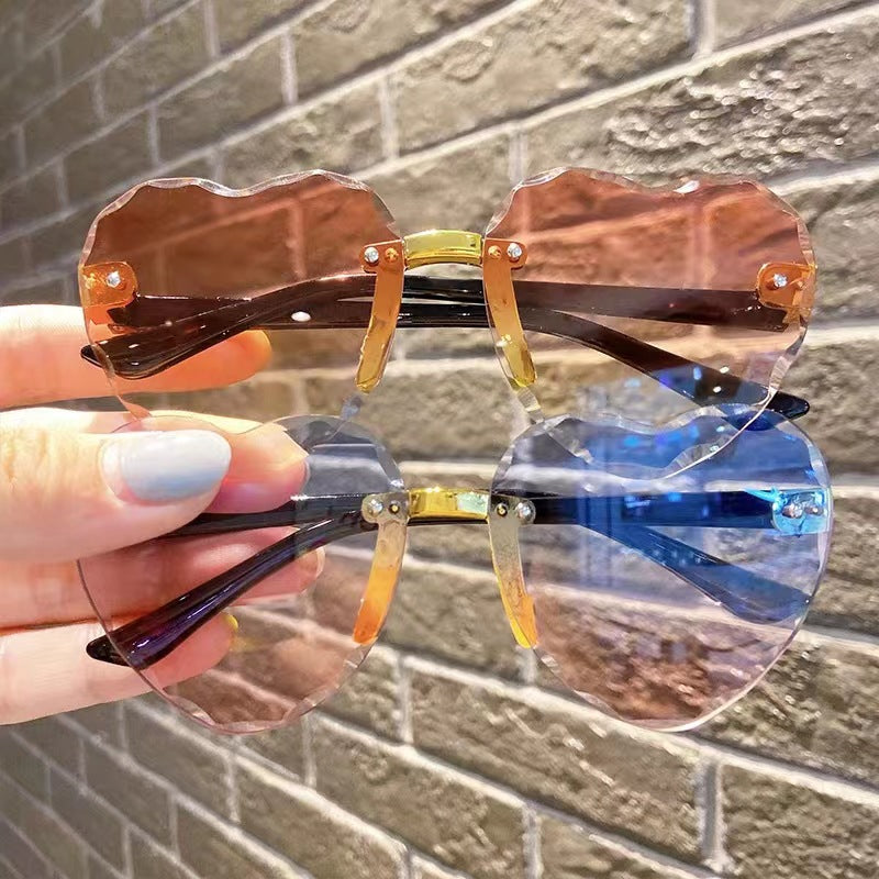 Wholesale Children's Cut Edge Frameless Ocean Film Gradient Peach Heart Sunglasses