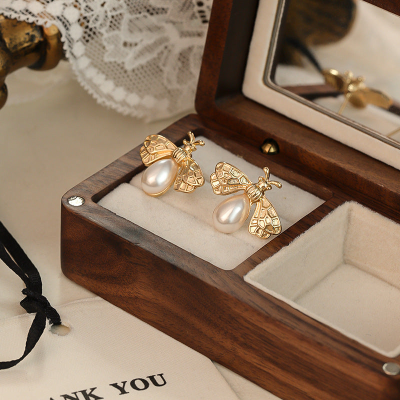 Wholesale S925 Silver Needle Small Bee Pearl Earrings