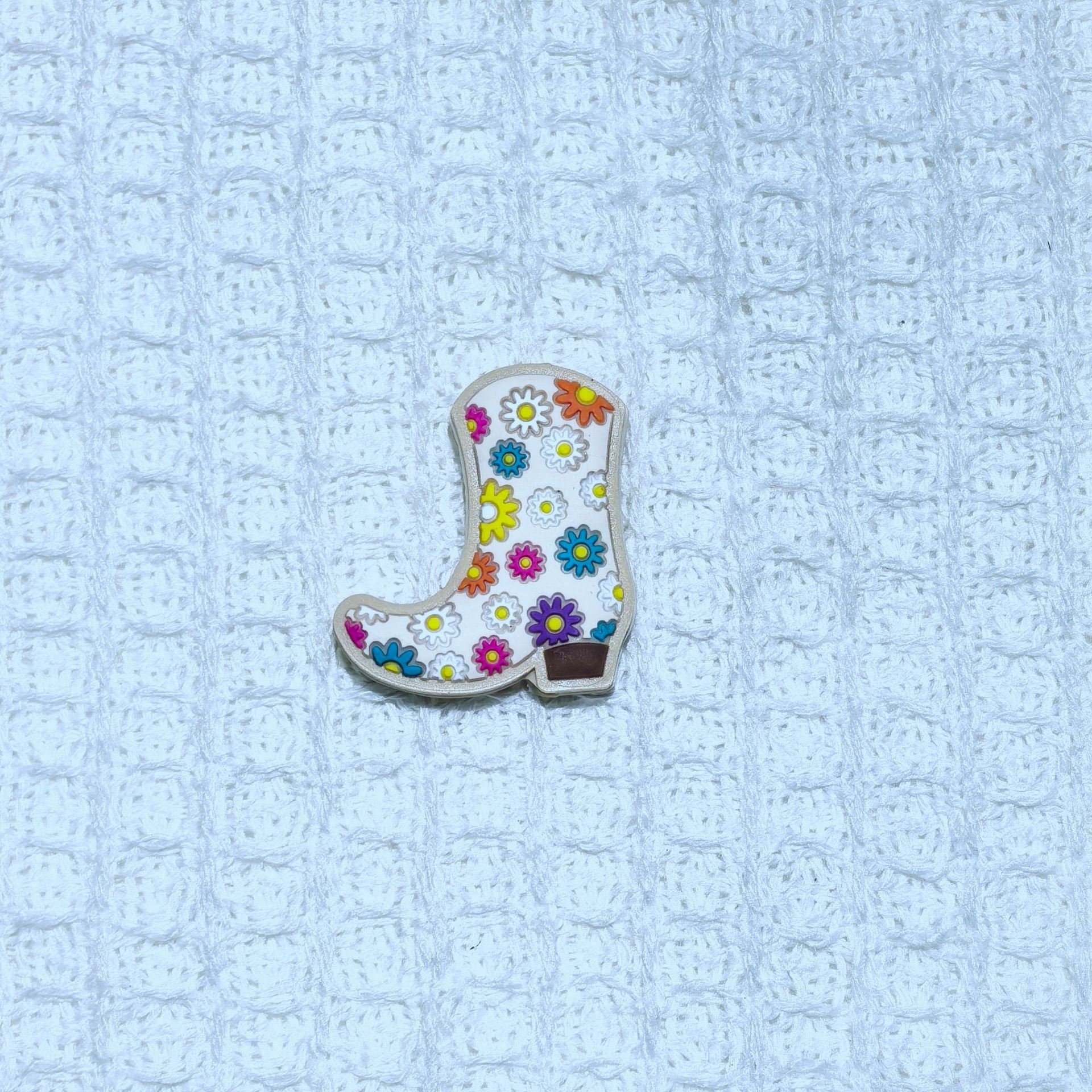 Wholesale Random 100pcs boots a variety of series silicone cartoon beads  Focal Beads