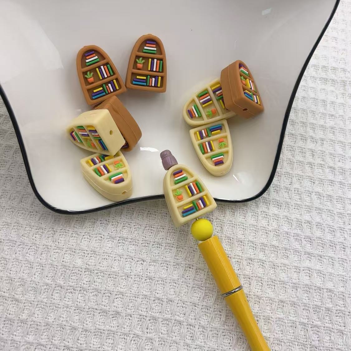 Wholesale 10pcs 3D Silicone bookshelf beads