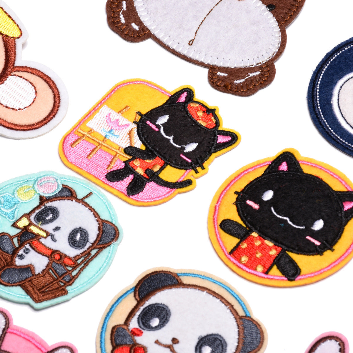 Wholesale Cartoon Animal Embroidered Patches Chic Cloth Applique For Jeans DIY Clothing Decorative Accent Gift Boutique Resale