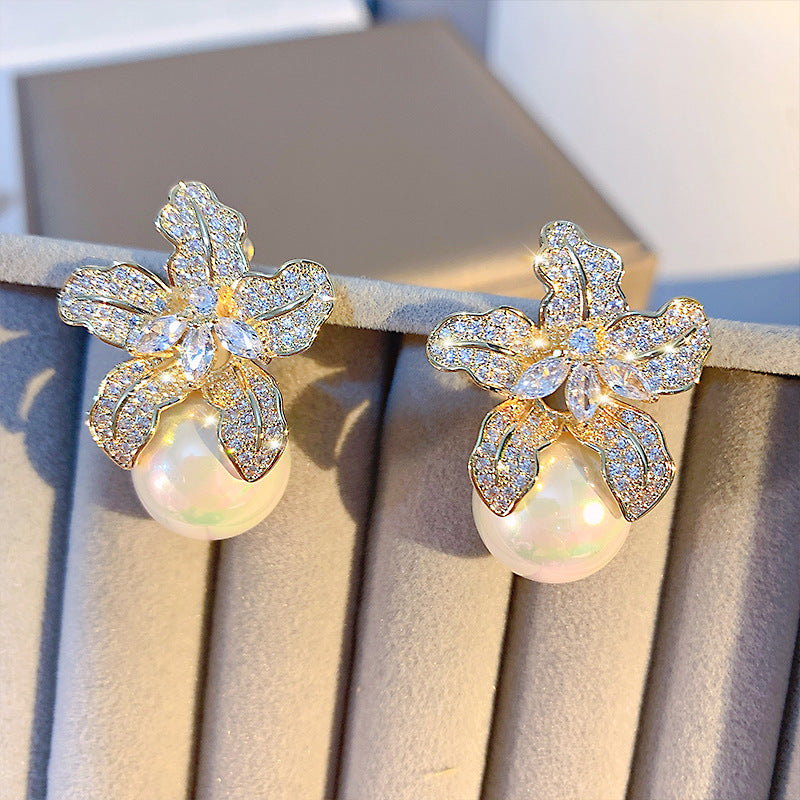 Wholesale Crystal petal earrings elegant pearl earrings