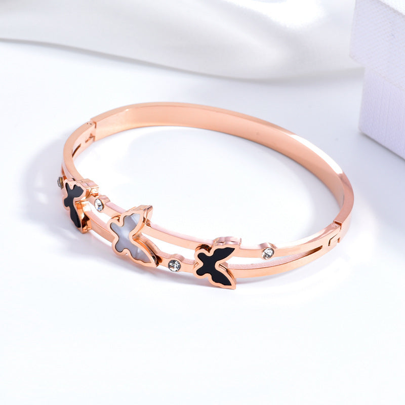 Wholesale Black and White Shell Butterfly Buckle Bracelet Gold Plated Diamond Non-fading Titanium Steel Bracelet