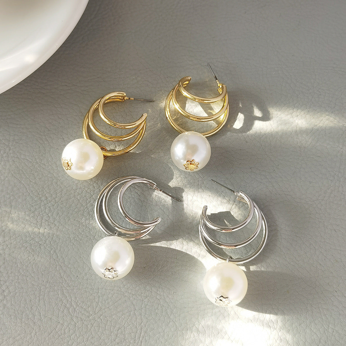 Wholesale Hollow Crescent Shaped Pearl Alloy Earrings