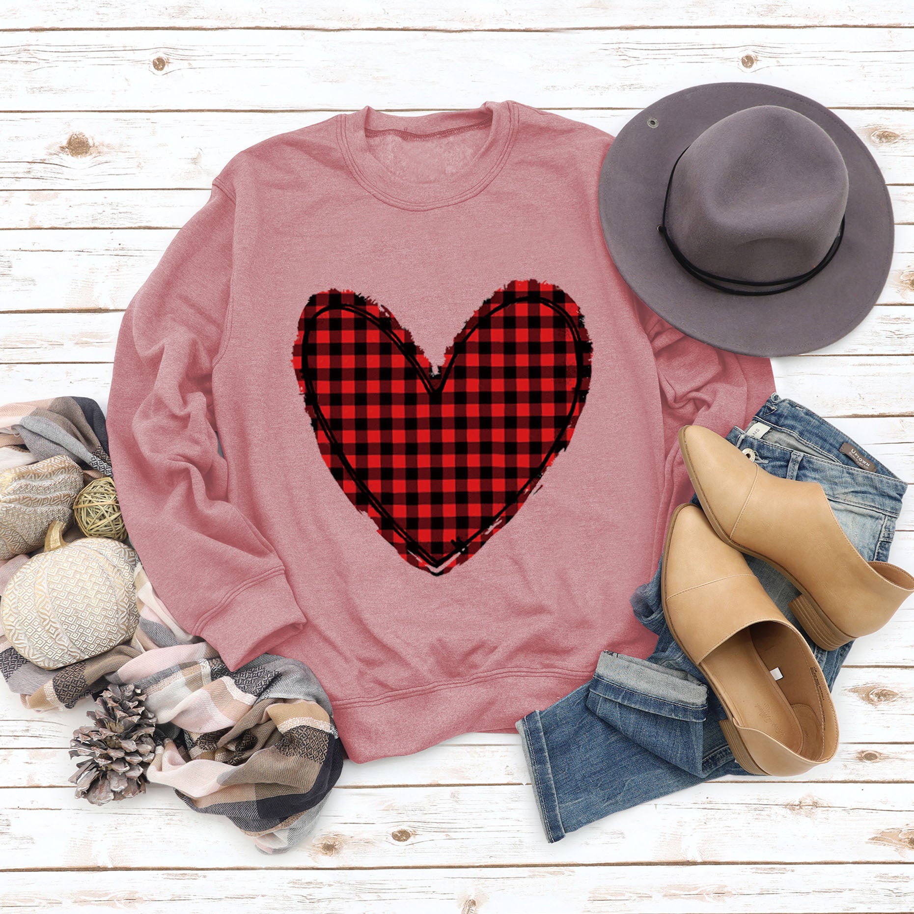 Wholesale Valentine's Day women's clothing autumn and winter plaid love printed casual sweater