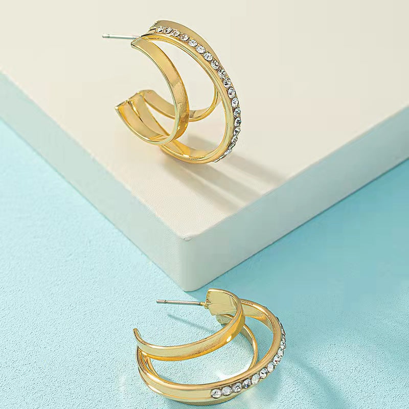 Wholesale Metal Cool Style C-shaped Diamond Studded Retro Style Earrings