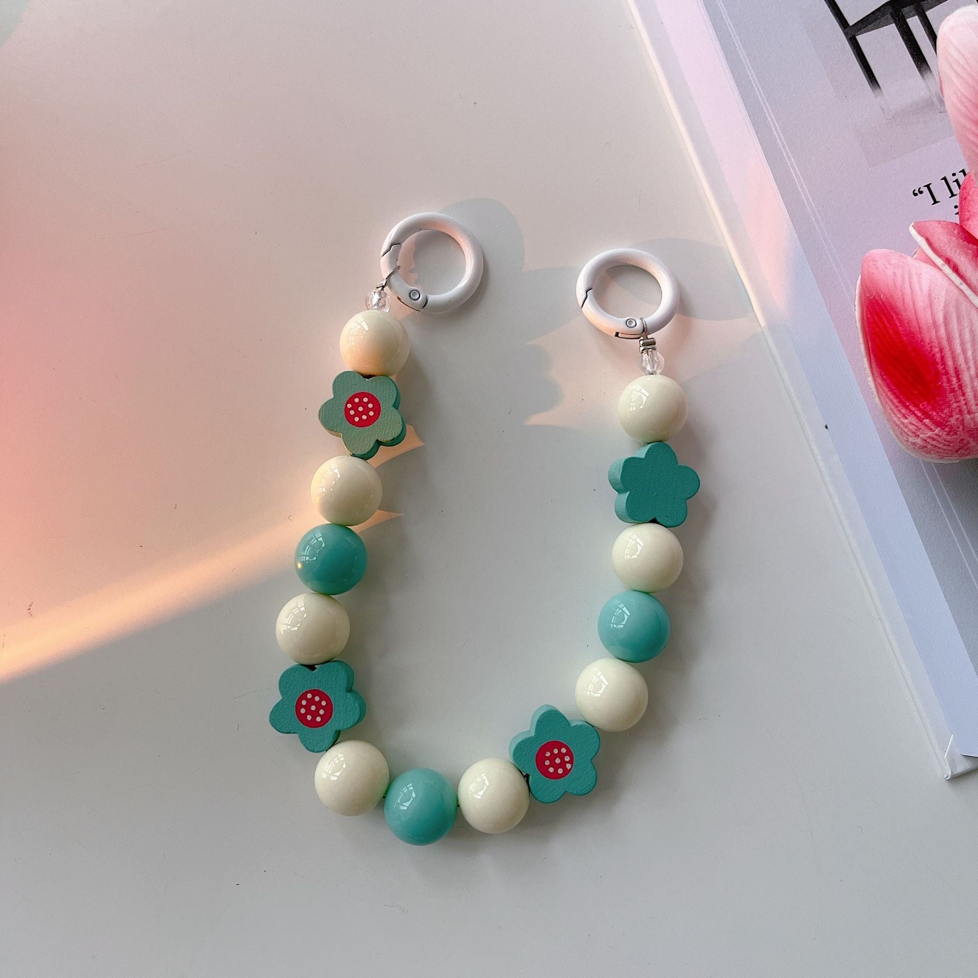 Cadena de telefonía móvil de flores de madera al por mayor