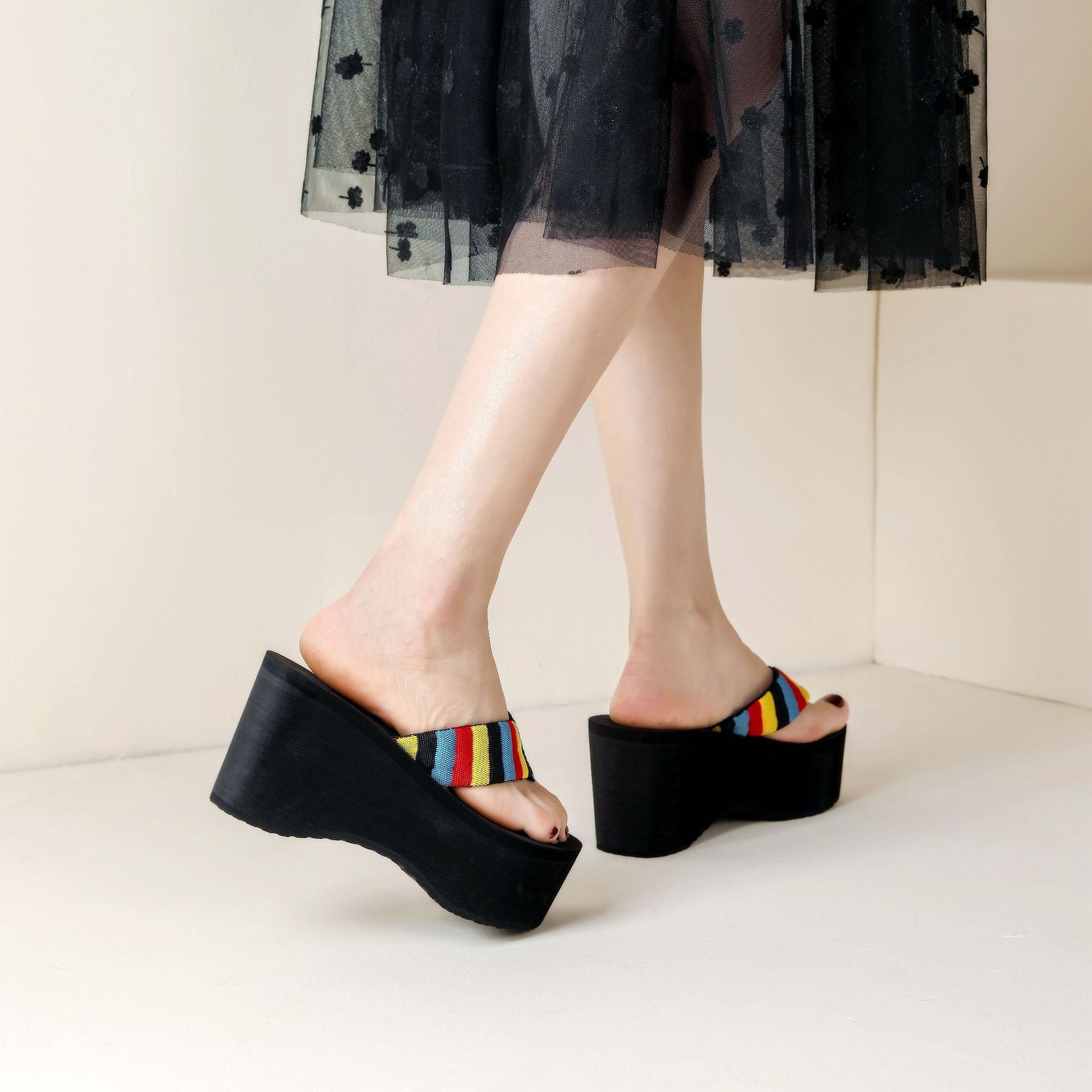 Wholesale Fashion Thick Sole Platform Beach Flip Flops