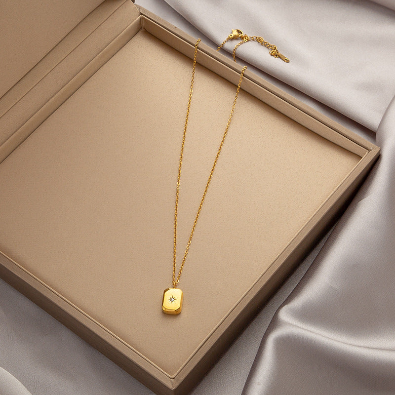 Wholesale  Accessible Luxury Niche Emerald Titanium Steel Necklace Women' s Ins Style