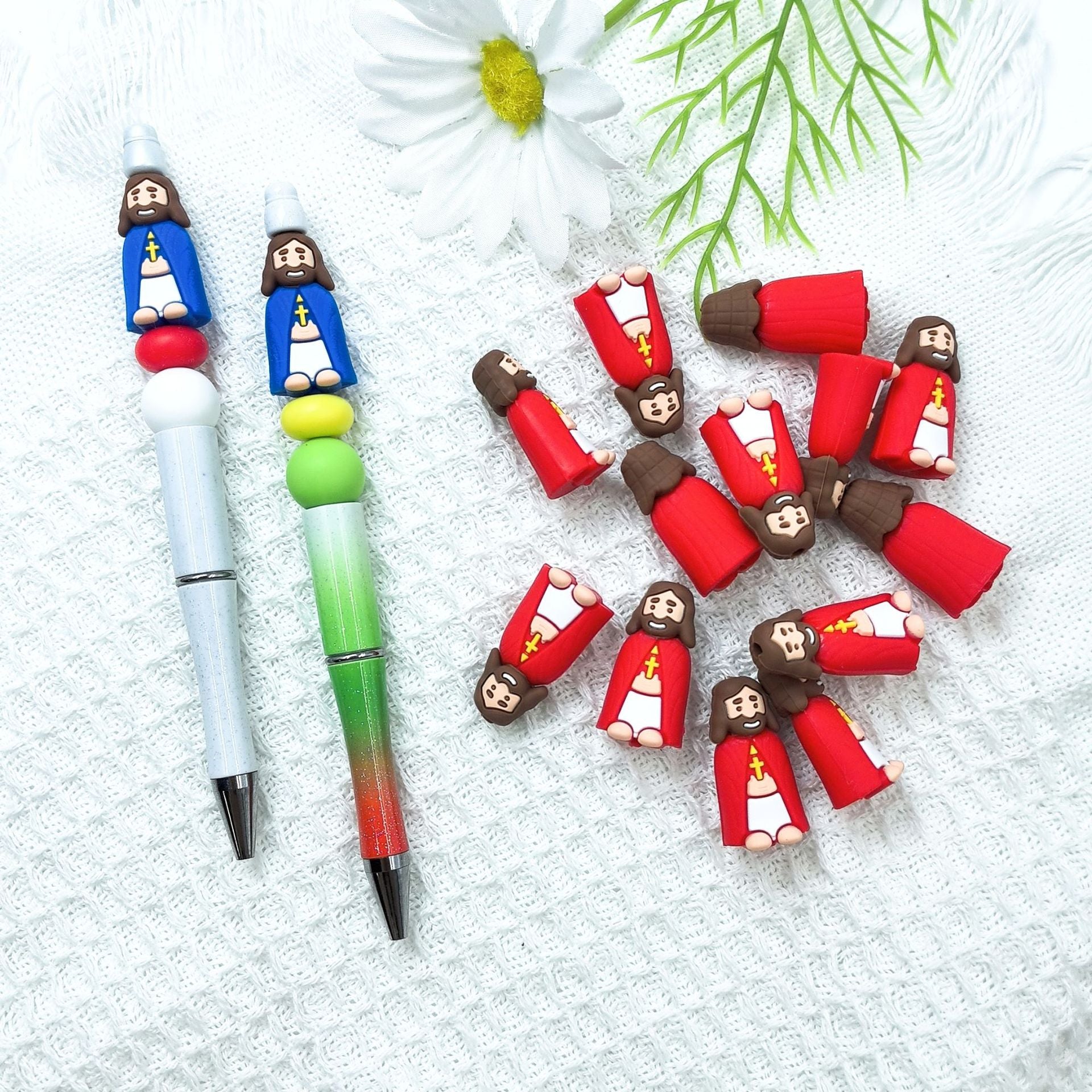 Wholesale 10pcs 3D Three-dimensional Silicone Red and Blue King Cartoon  Beads