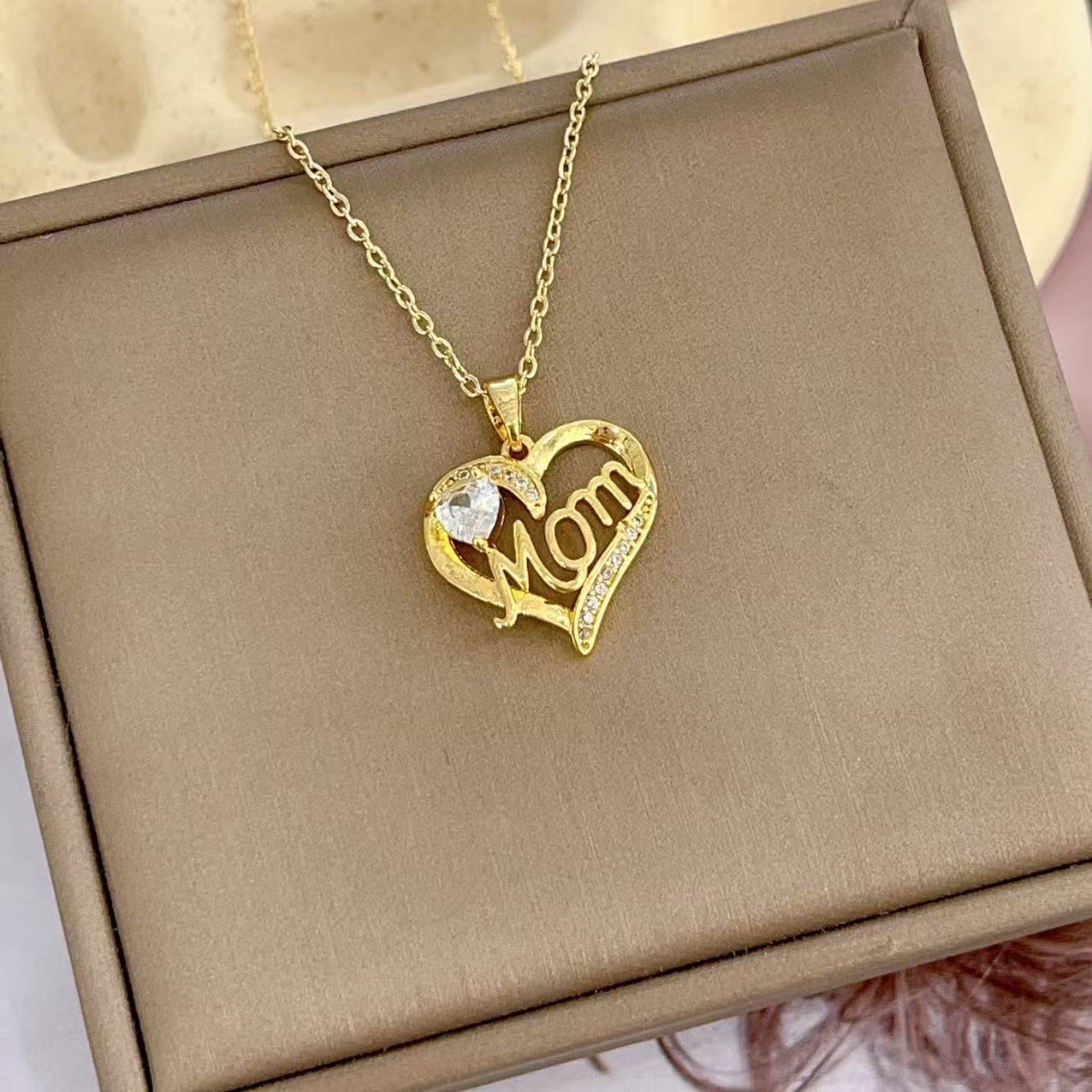 Wholesale Mother' s Day Letter Mom necklace heart necklace
