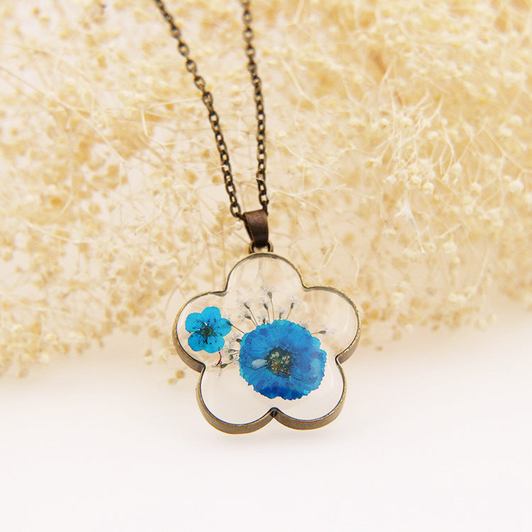 Wholesale 12pcs Handmade Daisy Lace Flower Dried Flower Resin Epoxy Vintage Necklace