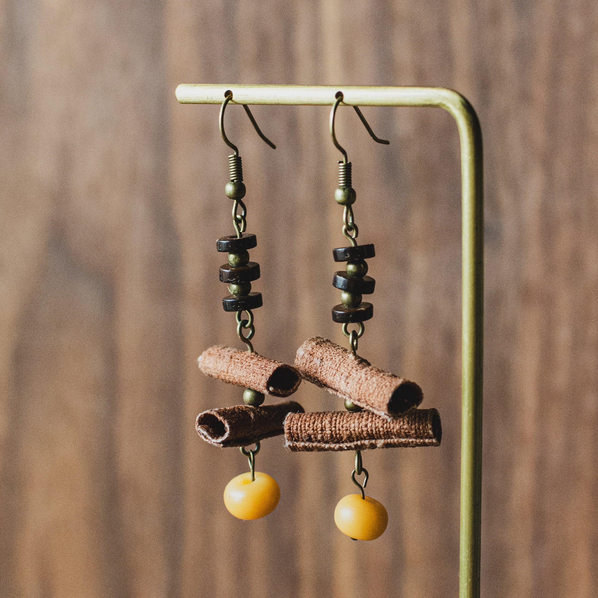 Wholesale Chinese handmade jewelry, plant dyed persimmon dyed niche design earrings