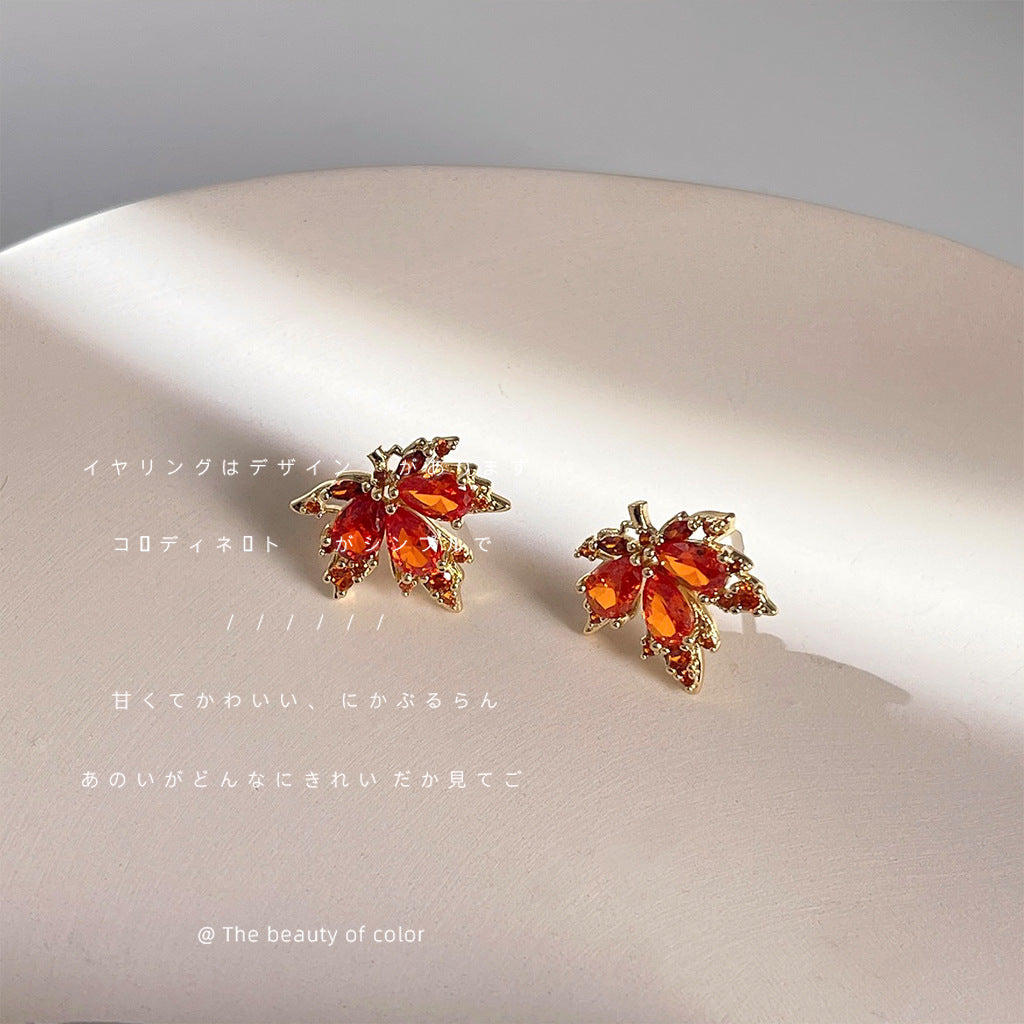 Wholesale Micro inlaid zircon red maple leaf silver needle earrings