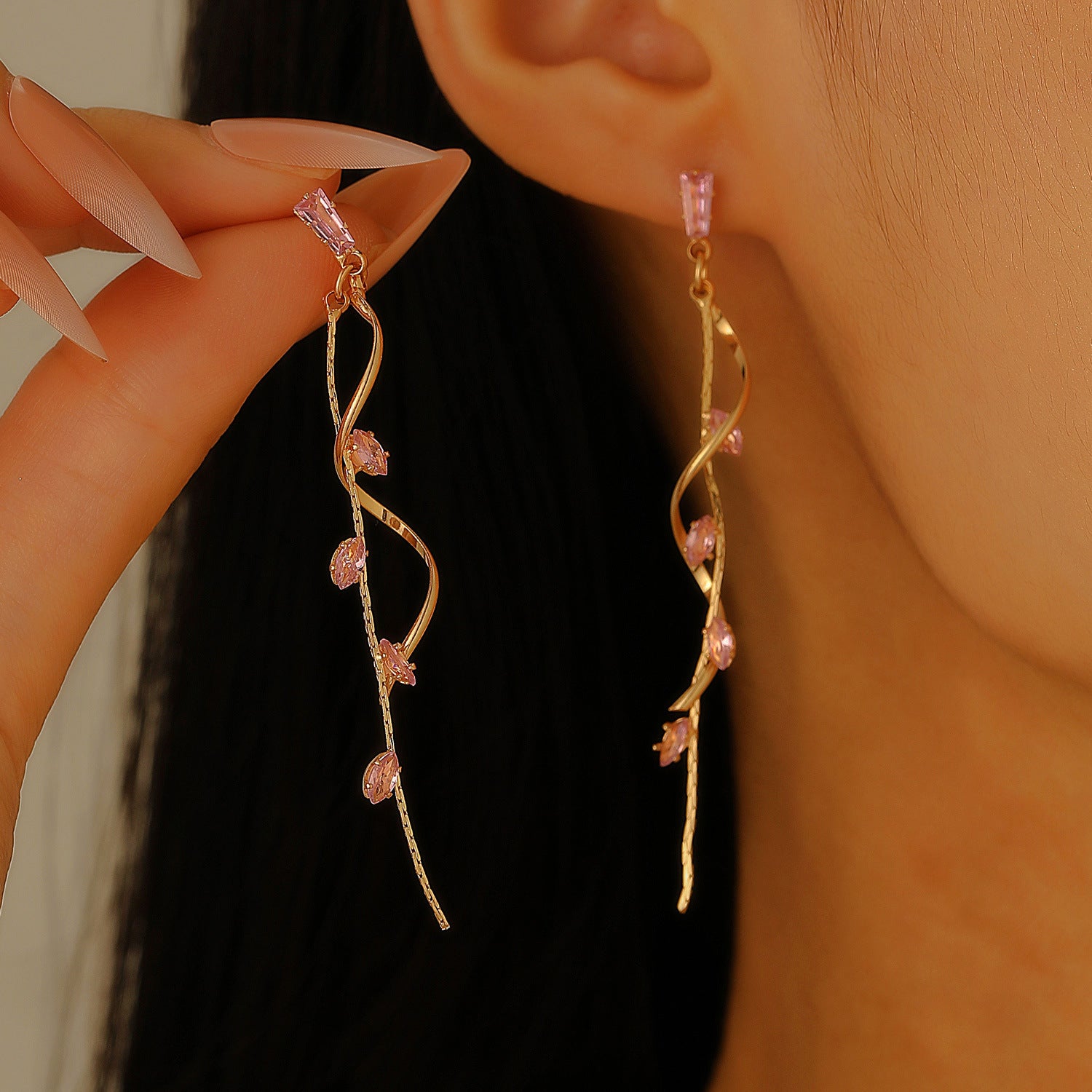 Wholesale Modern Twisted Rhinestone Tassel Earrings For Women Zinc Alloy Party Wear Jewelry Accessory