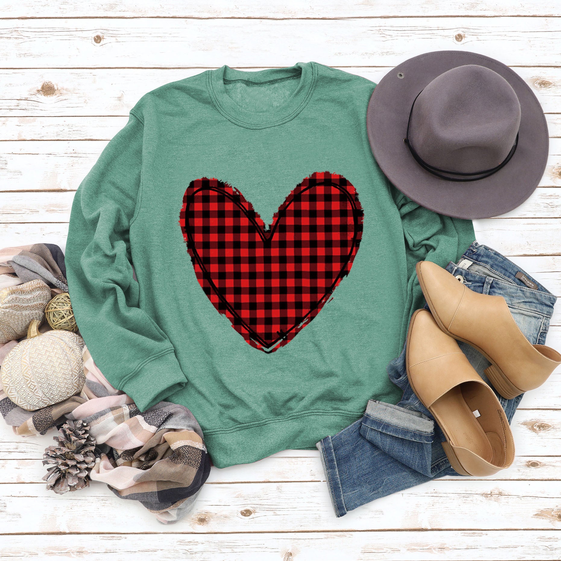 Wholesale Valentine's Day women's clothing autumn and winter plaid love printed casual sweater