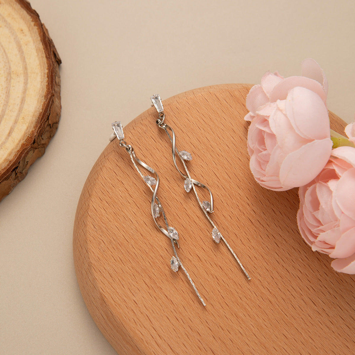 Wholesale Summer style long earrings leaf tassel earrings