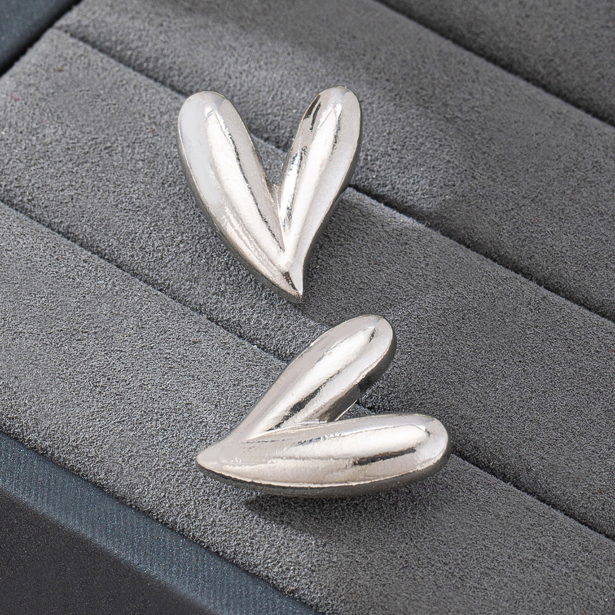 Wholesale 1 Pair/3 Pair/4 Pair Elegant Design Metal Love Heart Stud Earrings