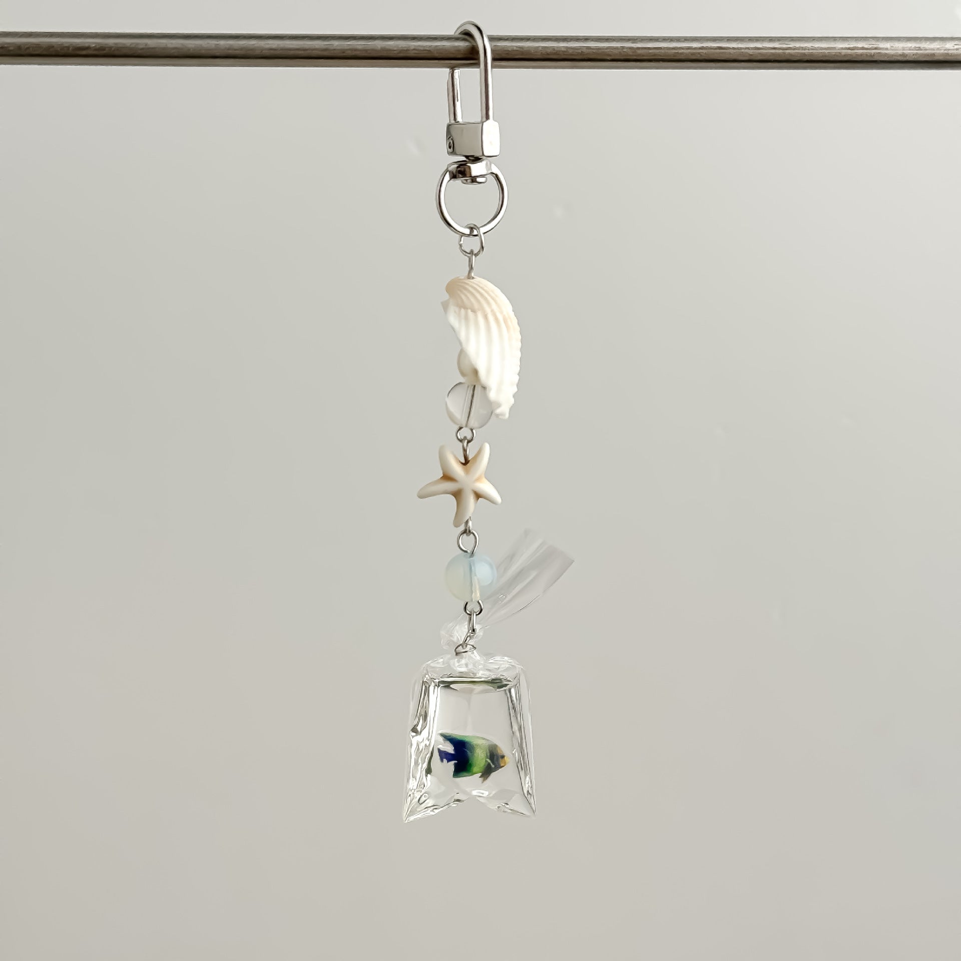 Wholesale Dot Color Original Marine Tropical Fish Cute Shell Keychain