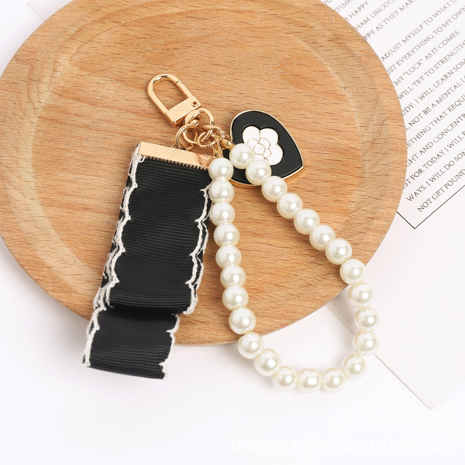 Wholesale Love Fabric Pearl Chain Alloy Keychains