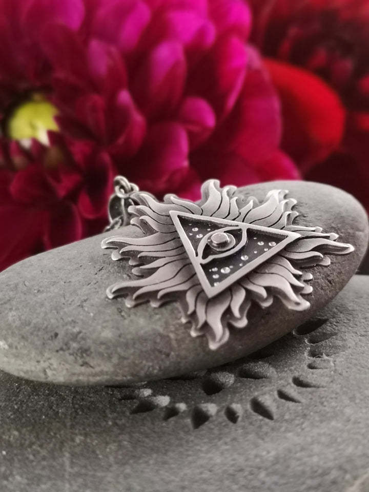 Wholesale Triangle Eye Flame Metal Pendant Necklaces