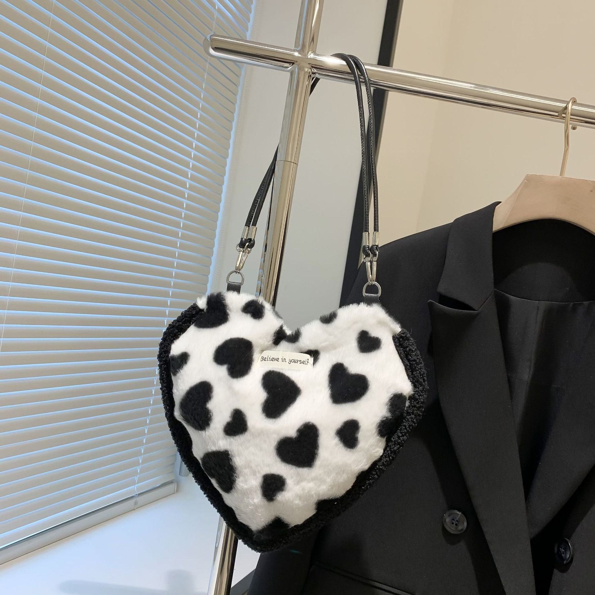 Wholesale 2023 Winter New Simple Heart-shaped Plush Shoulder Bag