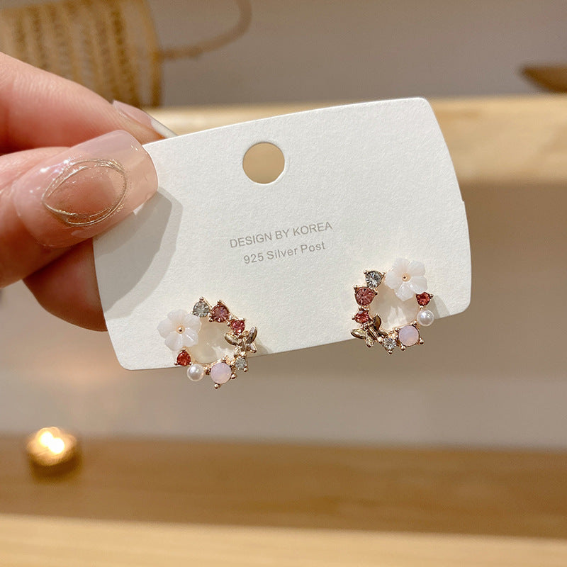 Wholesale Flower Diamond Color Alloy Earrings