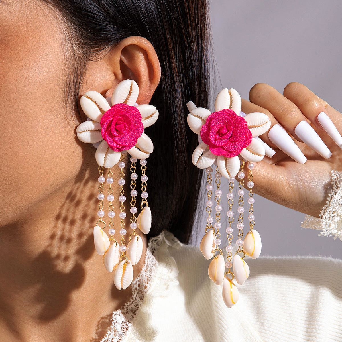 Wholesale Southeast Asian Hand-woven Beach Shell Flower Pendant