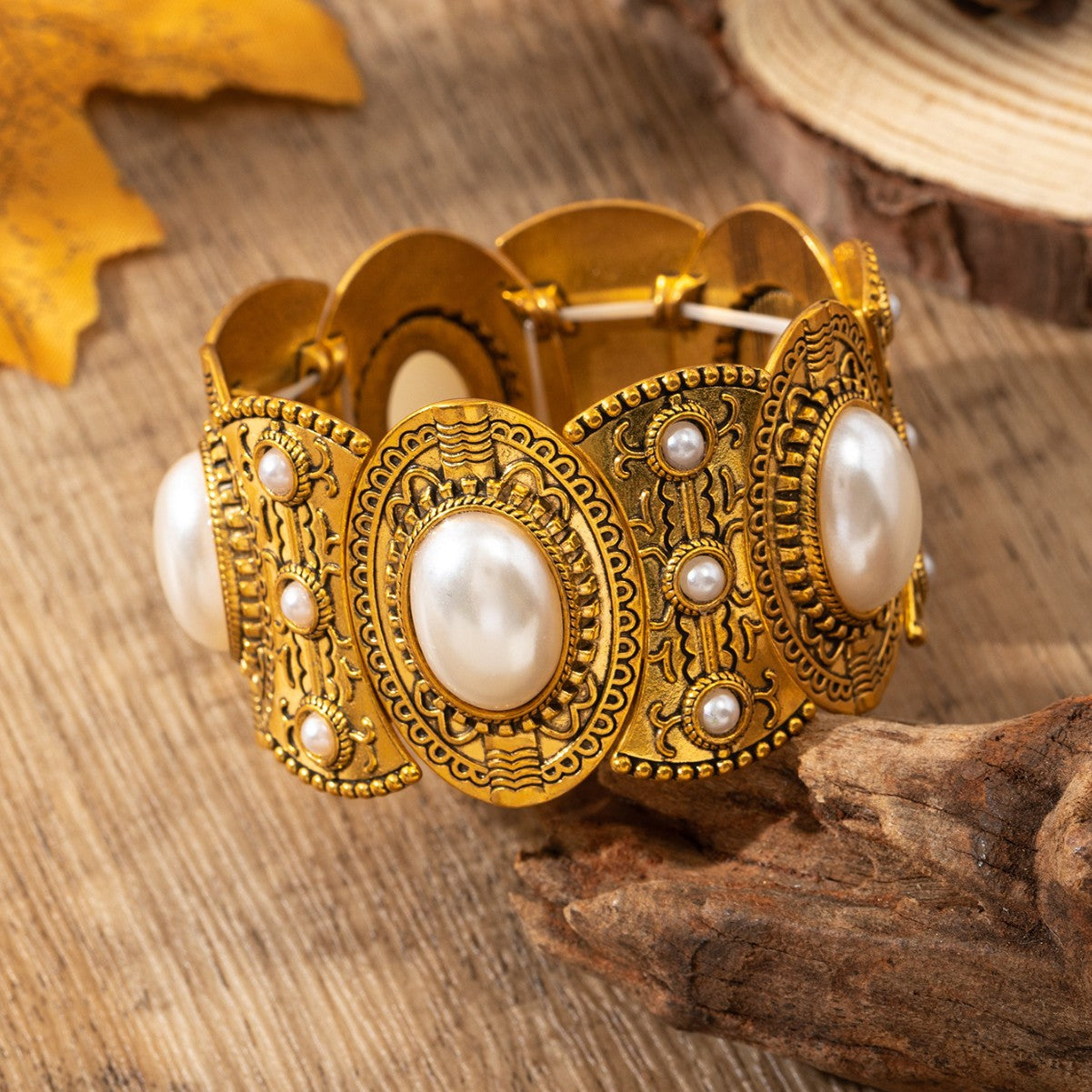 Wholesale Vintage alloy bracelet women' s Bohemian pearl bracelet