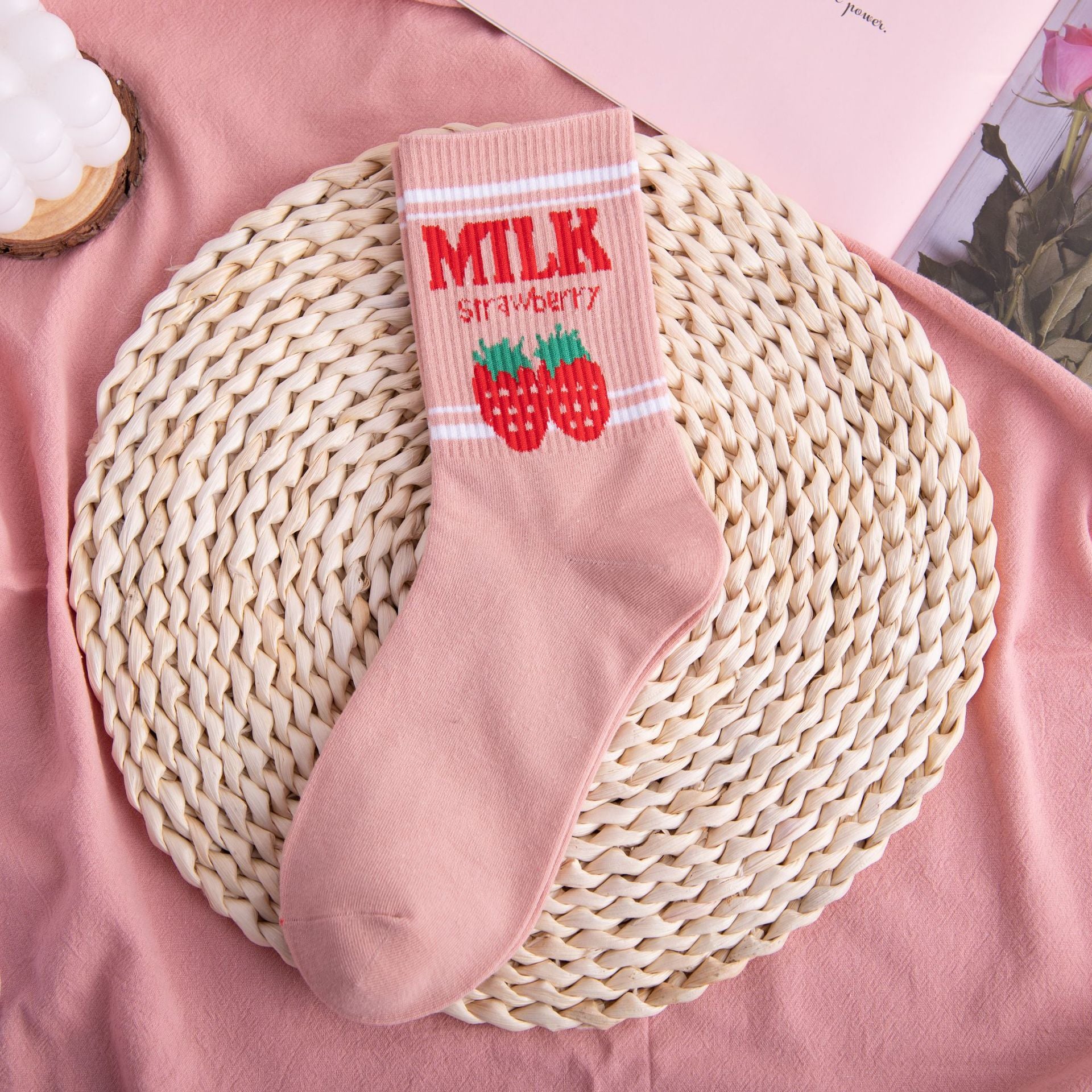 Wholesale Pink Strawberry Is Versatile and Wears Mid-socks Over The Collegiate Style
