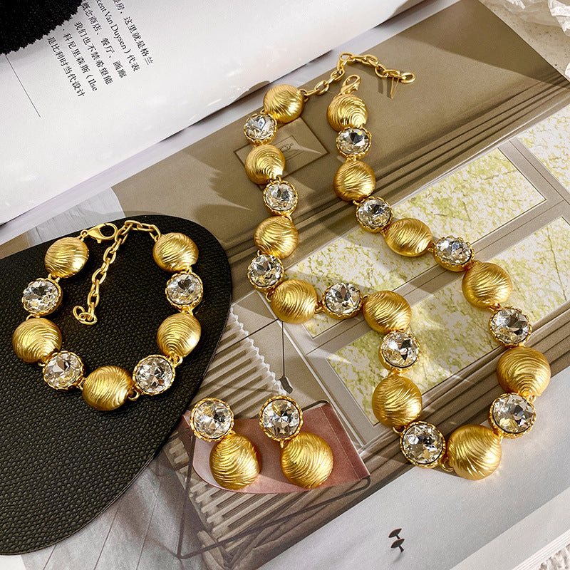 Wholesale Vintage High-end Gold Collarbone Crystal Necklace