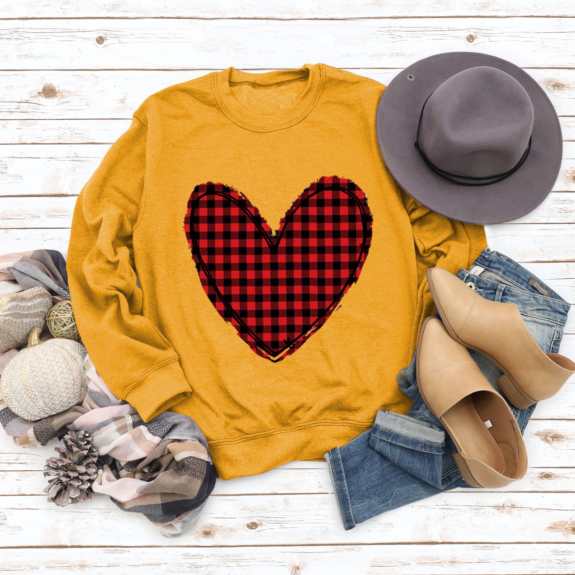 Wholesale Valentine's Day women's clothing autumn and winter plaid love printed casual sweater