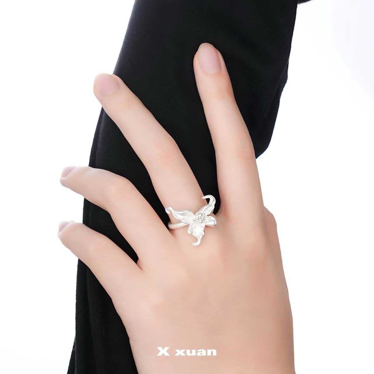 Wholesale Autumn and Winter White Iris Blossoming Ring