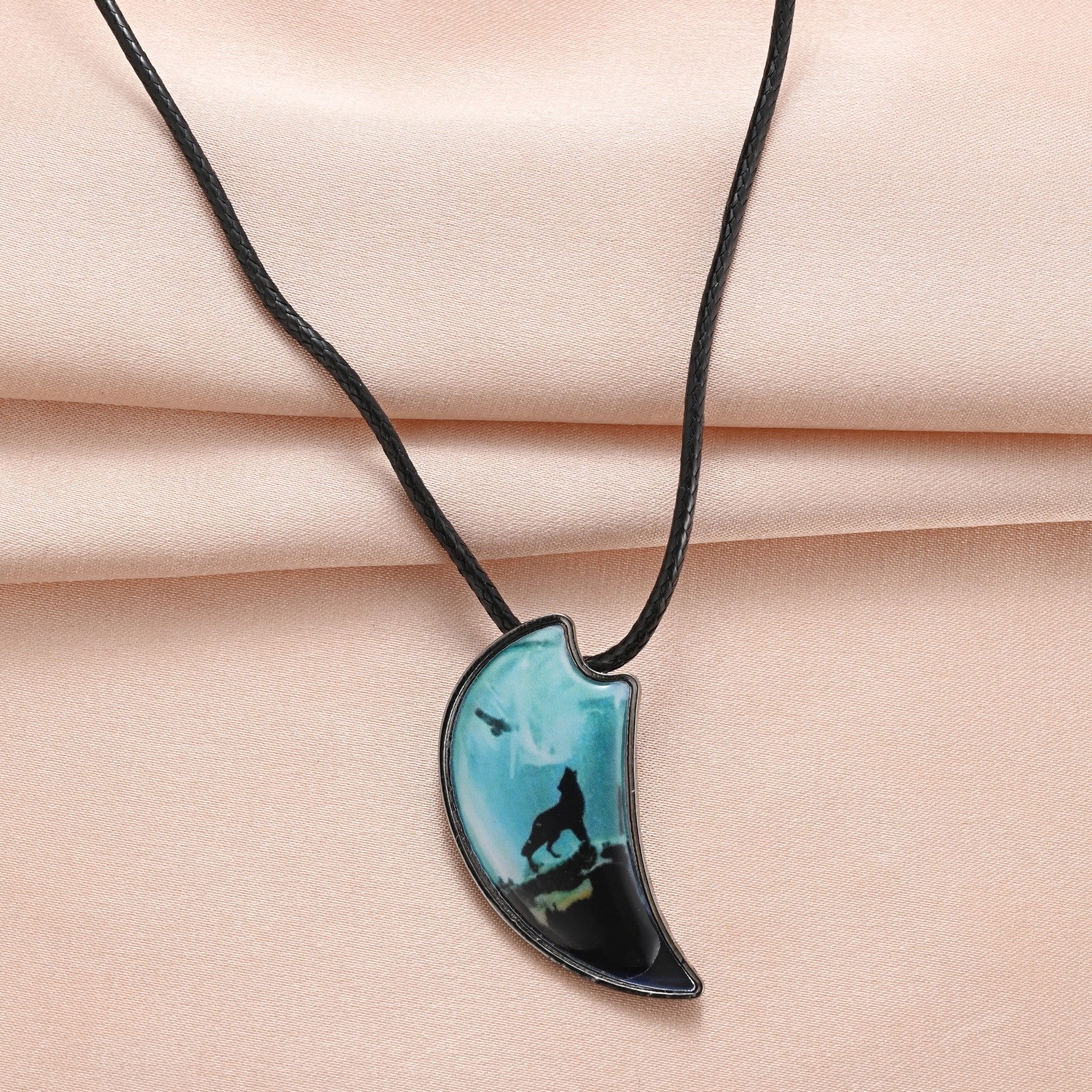 Wholesale Resin Snow Wolf Transparent Necklace