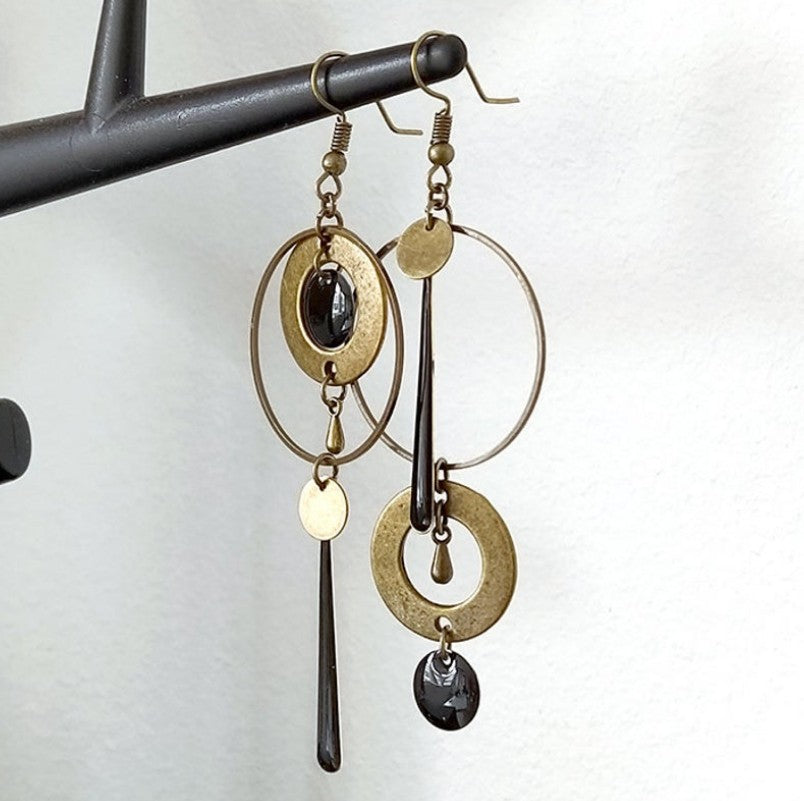 Wholesale Asymmetrical geometric circle earrings with a vintage style