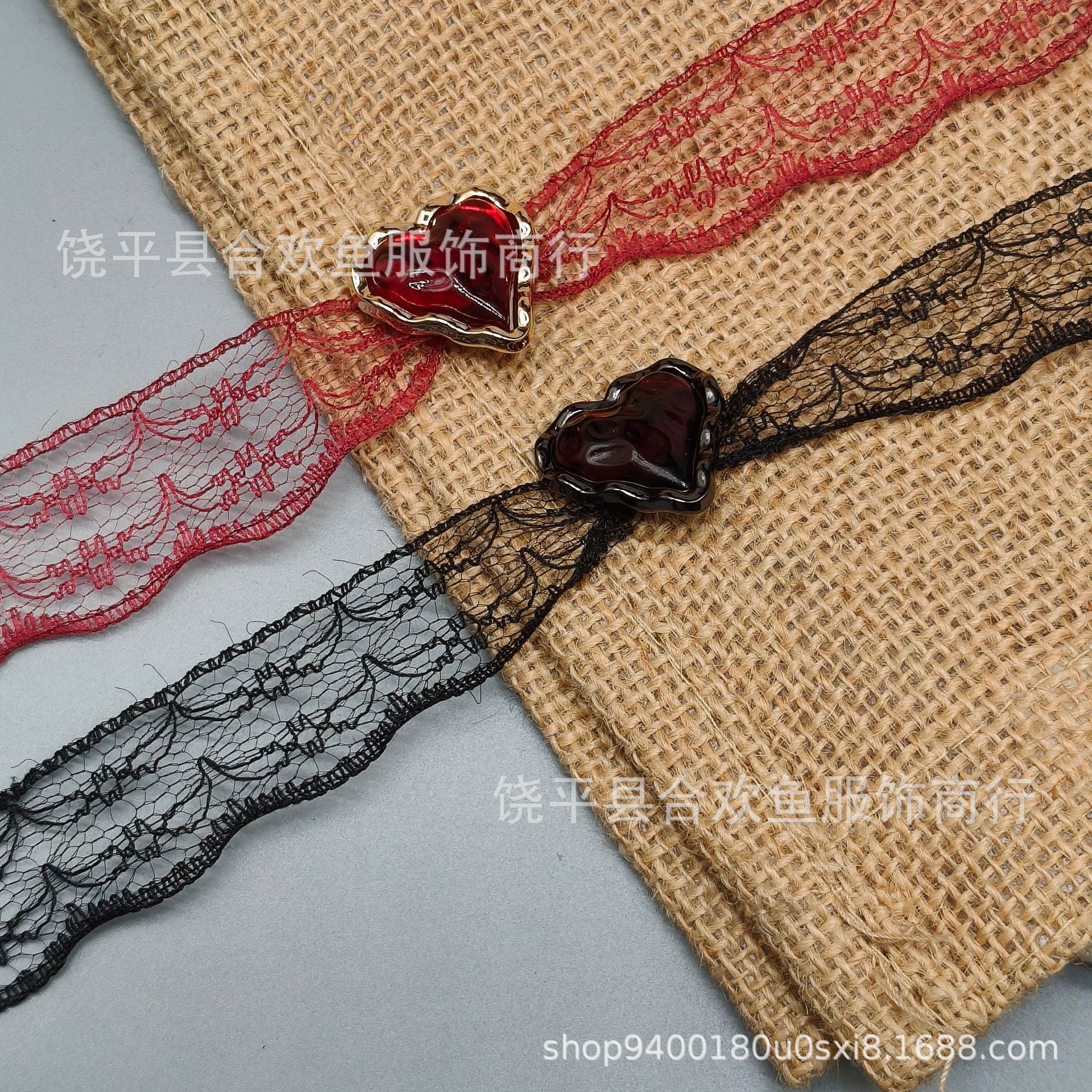 Wholesale Hollow out red lace heart-shaped collarbone chain
